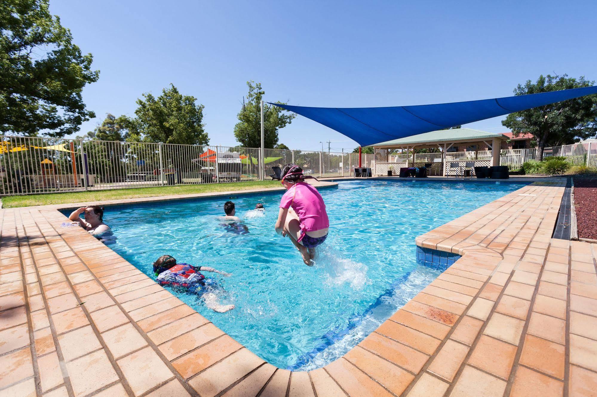 Nrma Dubbo Holiday Park Hotel Exterior foto